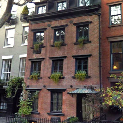 An appartment building in Manhattan with glass windows