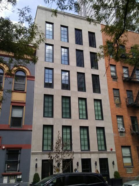A Mix of Double-Hung and Bay Windows in Manhattan by HS Windows 